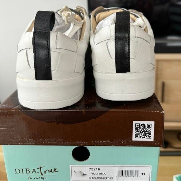 DIBA TRUE Yuli Ana Sneaker in White and Black Leather, Size 11, New in Box - Picture 11 of 16
